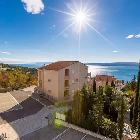 Apartment In 39050