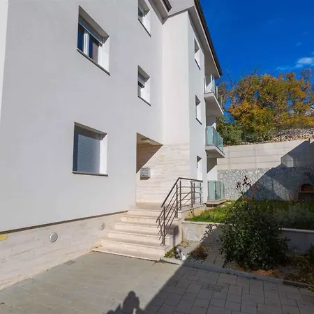 Apartment In 39050 Dramalj