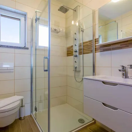 Apartment In 39050