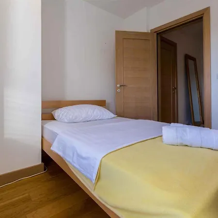Apartment In 39050 Dramalj