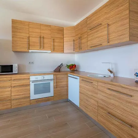 Apartment In 39050